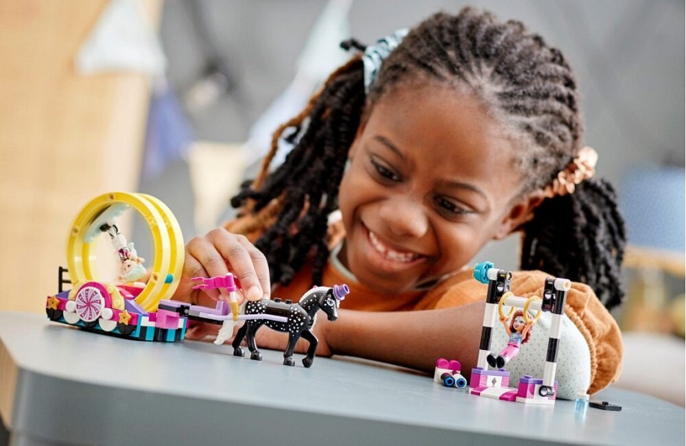 LEGO Friends Magiczna Akrobatyka 41686 dla chłopców i dziewcząt w wieku od 6 lat