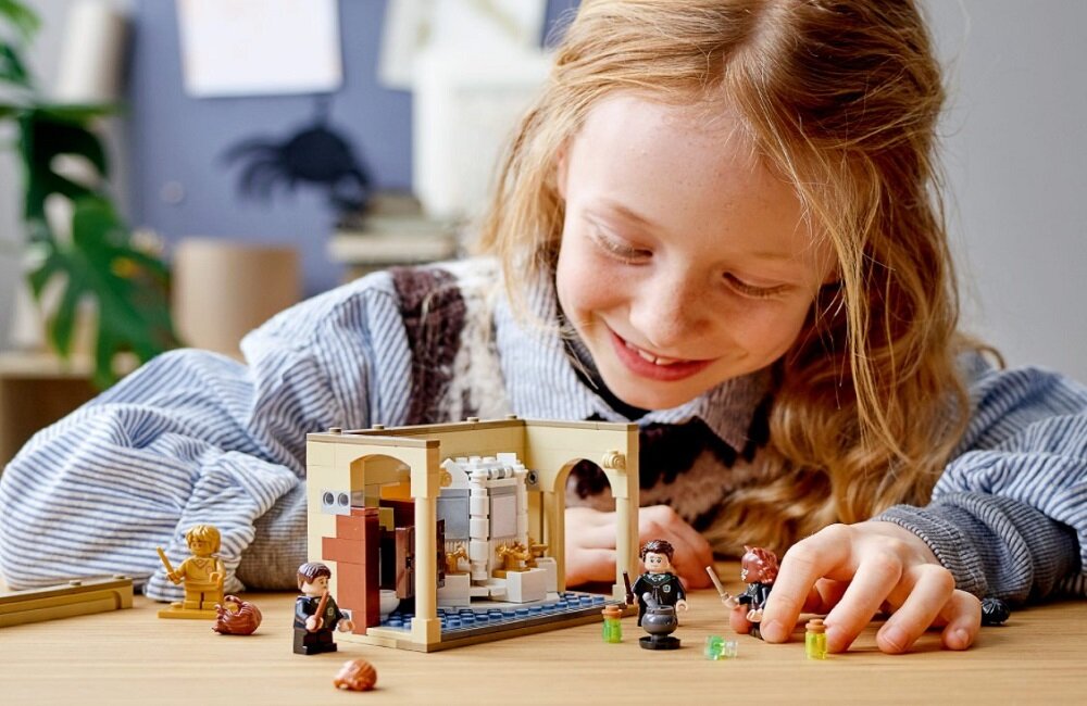 LEGO Harry Potter Hogwart pomyłka z eliksirem wielosokowym 76386 Doskonały prezent dla każdego dziecka chcącego poczuć magię filmów