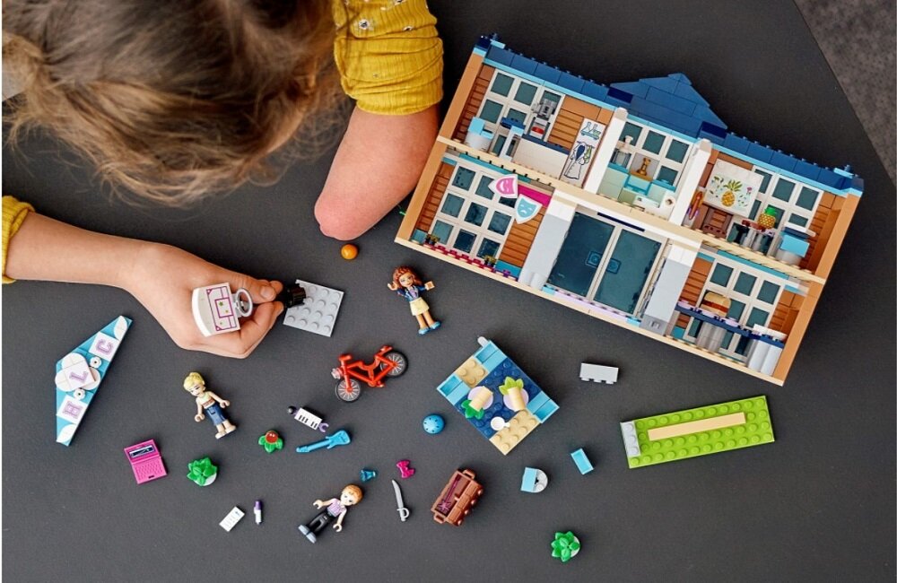 LEGO Friends Szkoła w mieście Heartlake 41682 605 elementów