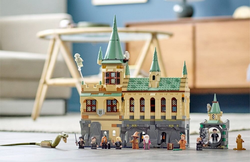 LEGO Harry Potter Komnata Tajemnic w Hogwarcie 76389 Imponujący zestaw kolekcjonerski doskonały do zabawy i ozdoby Autentyczne filmowe detale