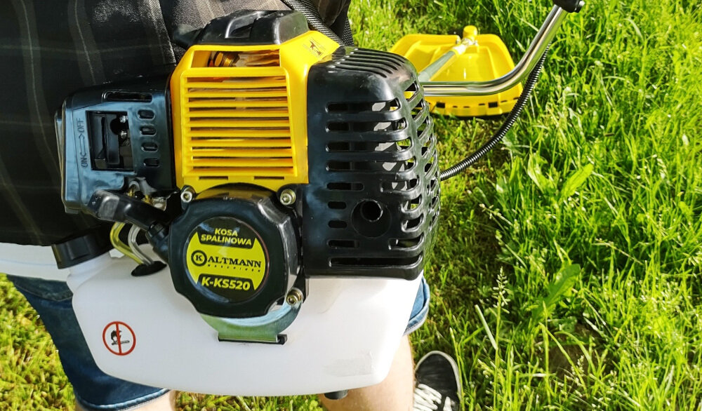 Kosa spalinowa KALTMANN K-KS520 silnik solidny o mocy 2,4 KM pojemność 52 cm3 maksymalna prędkość obrotowa 8000 obr/min efektywna praca zasilanie spalinowe w pełni niezależne od prądu