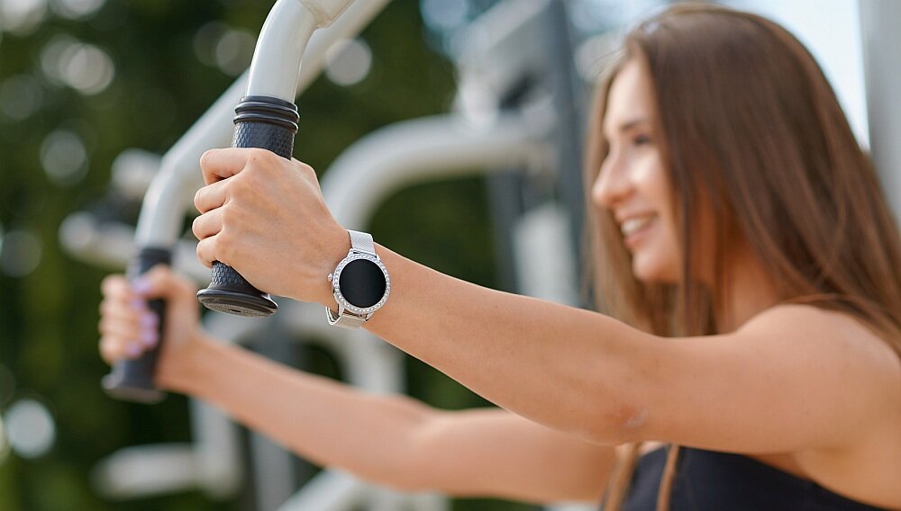 Smartwatch GARETT Women Victoria    ekran bateria pasek wykonanie odporność funkcje monitoring pomiar aplikacja łączność odbieranie dzwonienie 