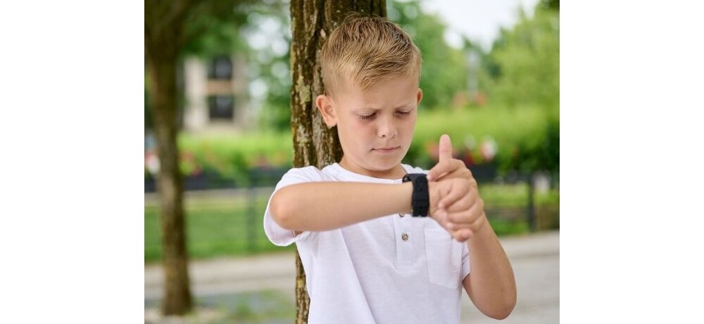 Smartwatch GARETT Kids Trendy 4G ekran bateria ładowanie monitoring zdrowie gps lte aparat dzwonienie połączenie nadzór pasek