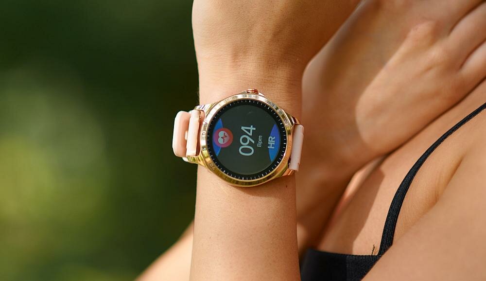 Smartwatch GARETT Women Maya   ekran bateria pasek wykonanie odporność funkcje monitoring pomiar aplikacja łączność odbieranie dzwonienie 