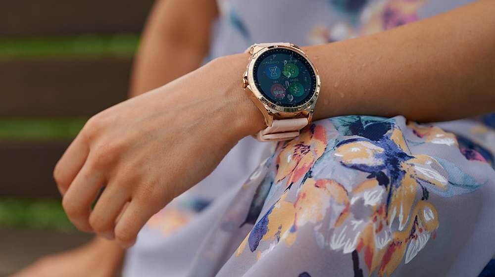 Smartwatch GARETT Women Maya   ekran bateria pasek wykonanie odporność funkcje monitoring pomiar aplikacja łączność odbieranie dzwonienie 