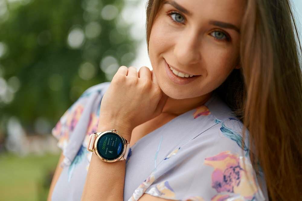 Smartwatch GARETT Women Maya   ekran bateria pasek wykonanie odporność funkcje monitoring pomiar aplikacja łączność odbieranie dzwonienie 