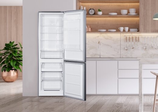 Otwarta lodówka MPM-312-FF-37 w zabudowie kuchennej.