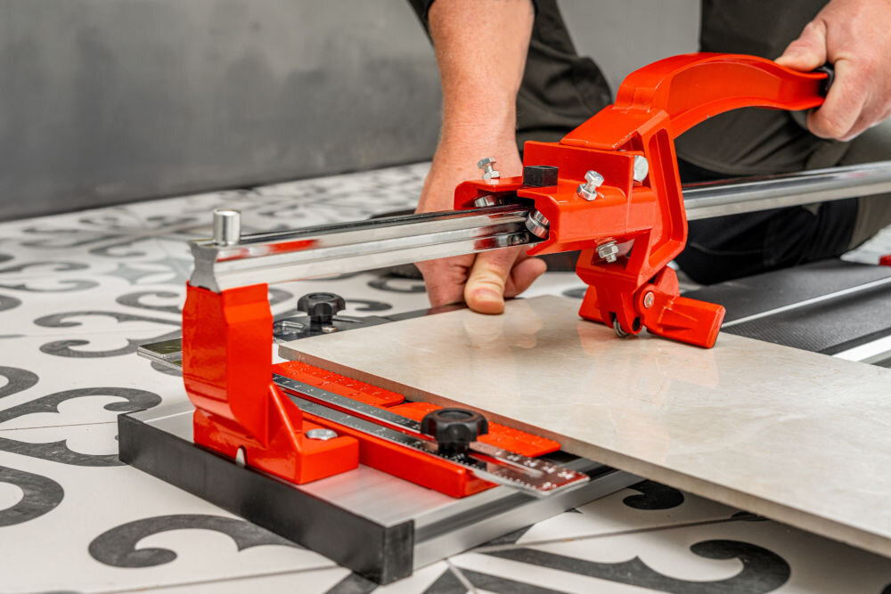 Przecinarka do glazury DEDRA 1151-060 łożyska kulkowe nóż podstawa aluminium długość cięcia