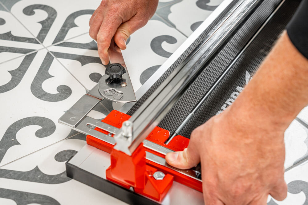 Przecinarka do glazury DEDRA 1151-060 łożyska kulkowe nóż podstawa aluminium długość cięcia