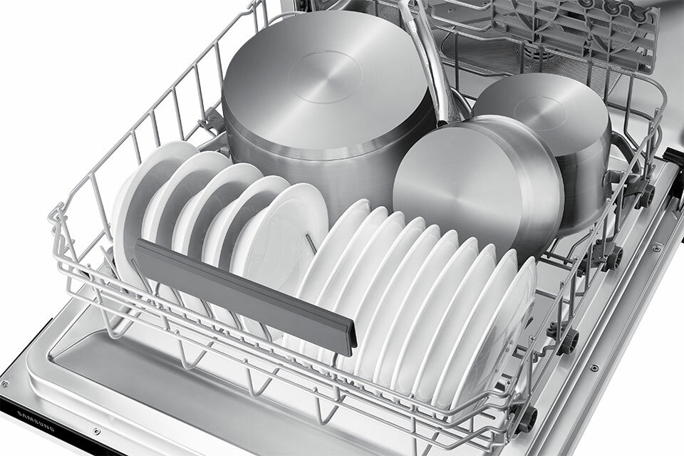 Włącz urządzenie zapełnione jedynie do połowy i ciesz się z efektów zmywania Włącz urządzenie zapełnione jedynie do połowy i ciesz się z efektów zmywania