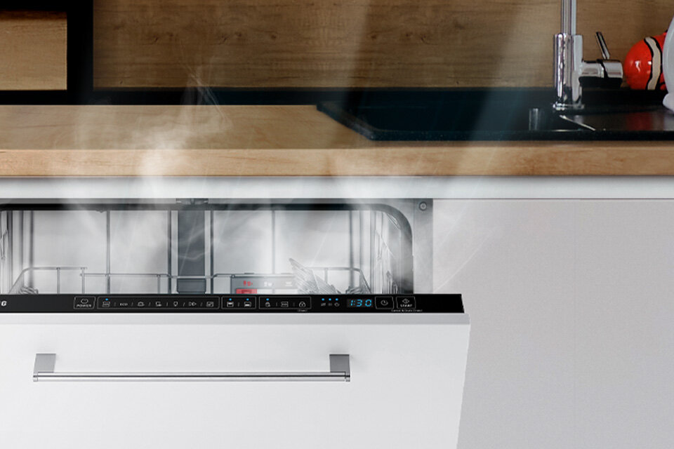 Uchodząca z wnętrza zmywarki para wodna Uchodząca z wnętrza zmywarki para wodna