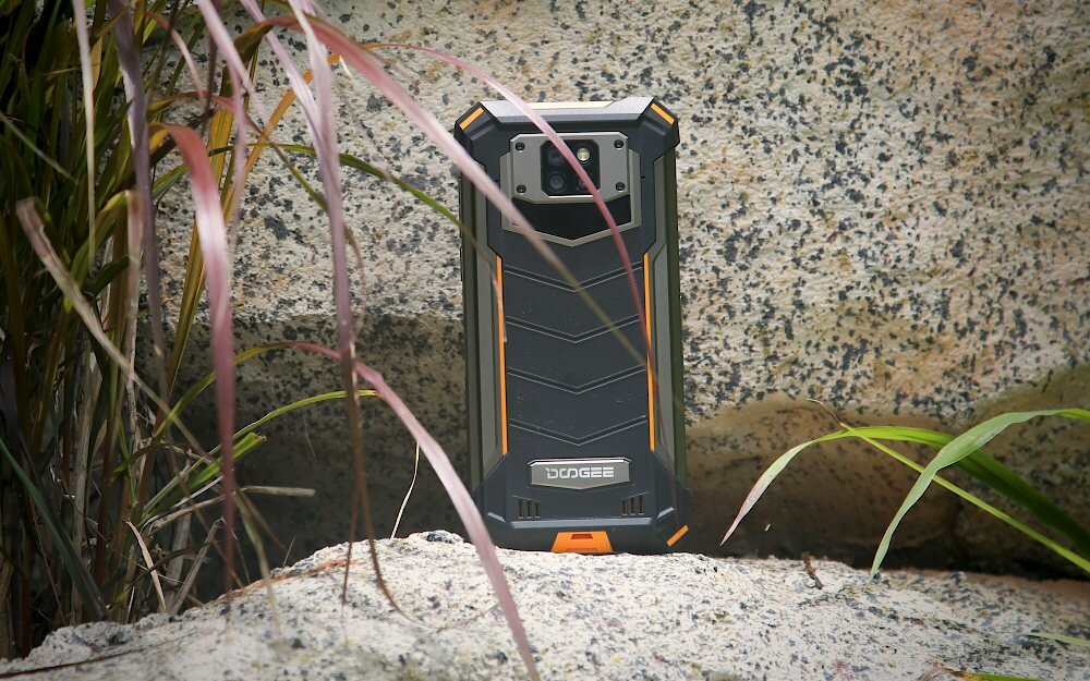 Smartfon DOOGEE S88 Plus  ekran procesor bateria pamięć aparat gps 