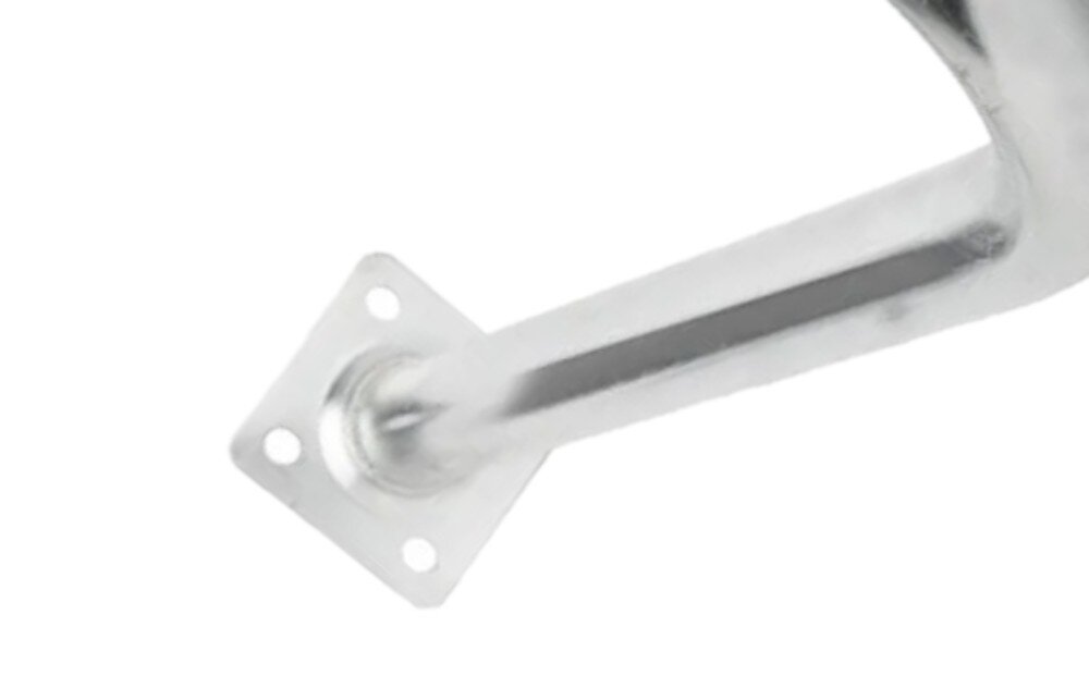 Uchwyt do anteny EXTRALINK L600 zbliżenie na kwadratową podstawę montażową uchwytu antenowego z widocznymi czterema otworami na śruby i miejscem spawu rury do płytki