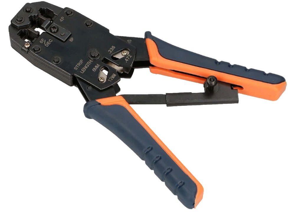 Szczypce EXTRALINK EX.9694 Czarno-niebieska zaciskarka do kabli sieciowych z pomarańczowymi akcentami na rękojeściach i metalową blokadą ramion ułożona pod skosem na jasnym tle