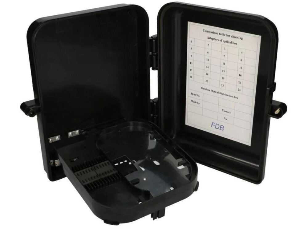 Puszka połączeniowa EXTRALINK Eliza V2 EX.12165 Otwarta obudowa prezentująca wnętrze z białą naklejką zawierającą tabelę 'Comparison table for choosing Adaptors of optical box' oraz czarne plastikowe elementy do organizacji włókien światłowodowych