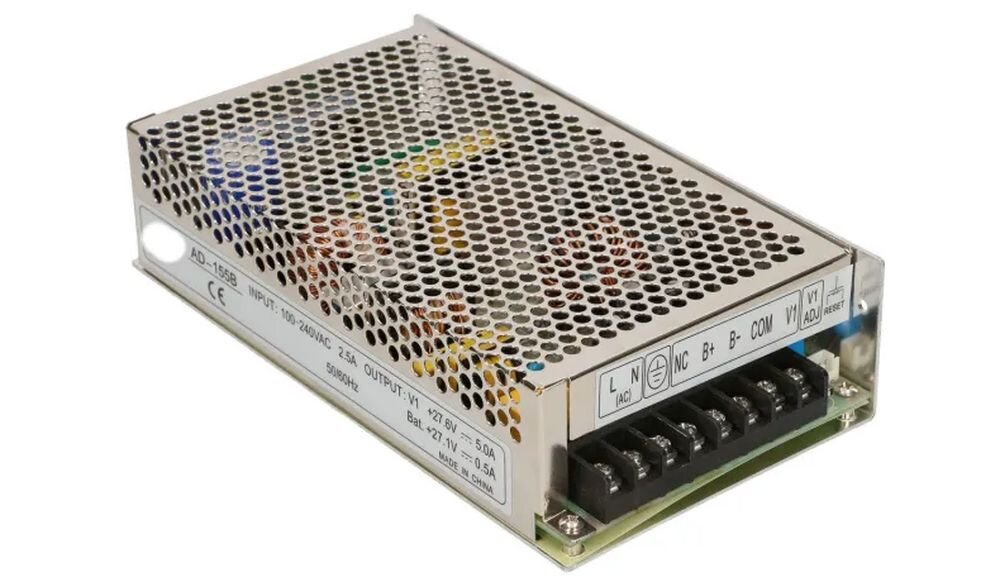 Metalowa obudowa zasilacza z perforowanym wzorem, z widocznymi oznaczeniami wejść i wyjść oraz specyfikacją: \'AD-155B INPUT: 100-240VAC 2.5A OUTPUT: +27.6V 5.0A +24V 5.5A\'.
