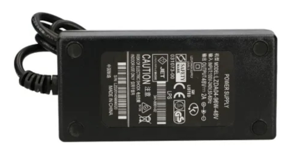 Zasilacz EXTRALINK zabezpieczeniem przeciwzwarciowym i przeciążeniowym napięcie zostaje automatycznie odcięte - zasilacz od spodu na białym tle