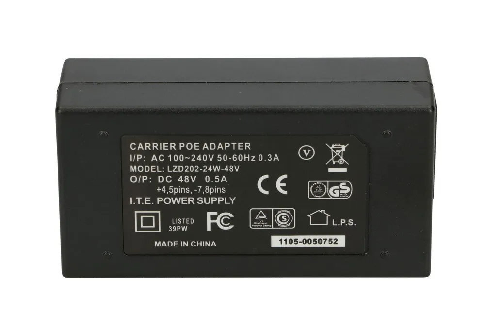 Zasilacz POE EXTRALINK zasilanie oraz przesyłanie danych gigabit ethernet rozbudowanych sieciach Extralink  passive PoE - zasilacz od przodu na białym tle