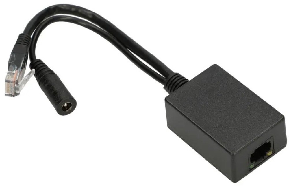 Injector PoE EXTRALINK EX.14688 Czarny adapter PoE widoczny od strony gładkiej obudowy bez naklejki, z której wyprowadzono dwa przewody z wtyczką sieciową oraz gniazdem zasilającym, natomiast w dolnej części urządzenia umieszczono wejście na kabel sieciowy RJ45