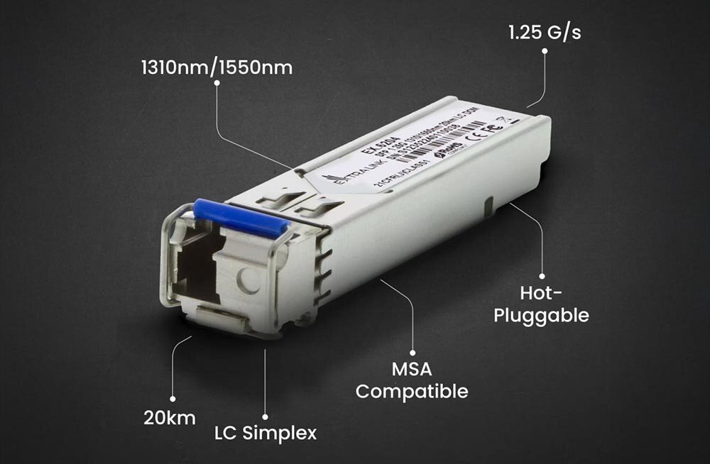 Wkładka SFP EXTRALINK EX.15067 Moduł SFP z niebieskim zatrzaskiem, przedstawiony na czarnym tle z opisami parametrów, takimi jak '1310nm/1550nm', '1.25 G/s', '20km', 'LC Simplex', 'MSA Compatible' i 'Hot-Pluggable'