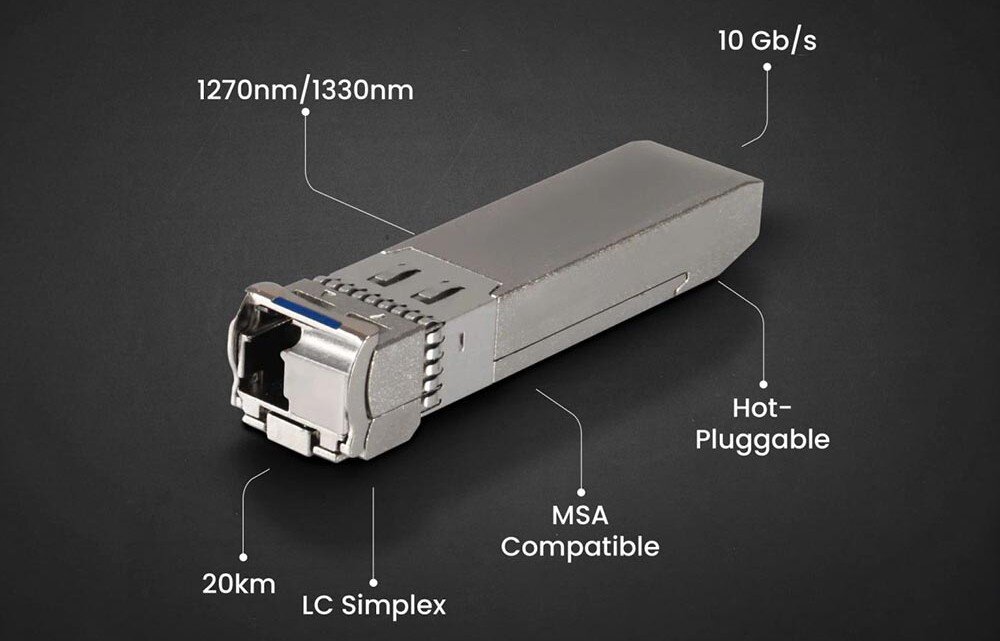Wkładka SFP EXTRALINK EX.15111 Srebrna wkładka SFP na ciemnym tle z opisami kluczowych cech, takich jak '10 Gb/s' i '20km'