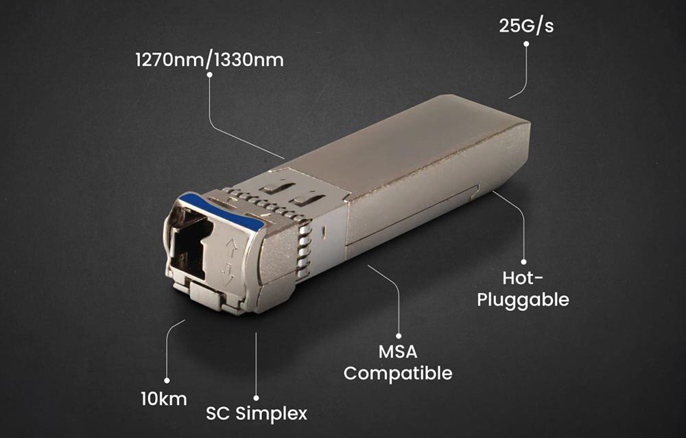 Wkładka SFP EXTRALINK EX.16538 Srebrna wkładka światłowodowa na ciemnoszarym tle z opisami jej cech: '25G/s', '1270nm/1330nm', '10km', 'SC Simplex', 'MSA Compatible' i 'Hot-Pluggable'