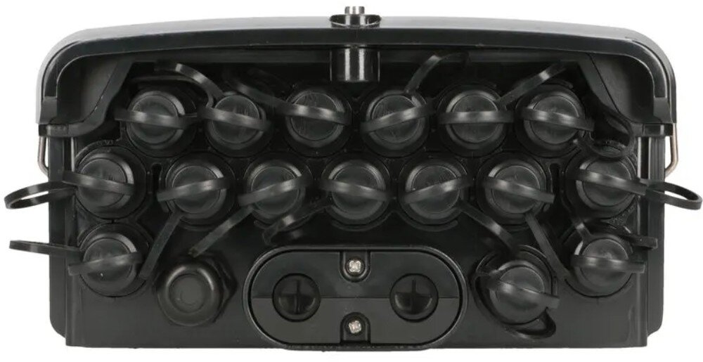 Puszka połączeniowa EXTRALINK EX.17559 Spód czarnej obudowy z licznymi rzędami okrągłych wyjść osłoniętych czarnymi zatyczkami