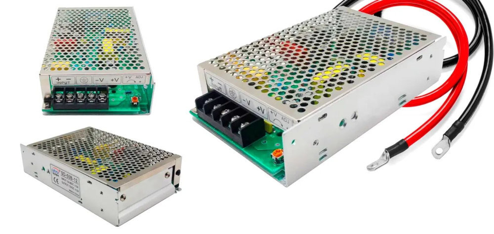 Przetwornica EXTRALINK DC/DC 24 V - 12 V 50 W przetwornica z kablami na białym tle z trzech perspektyw