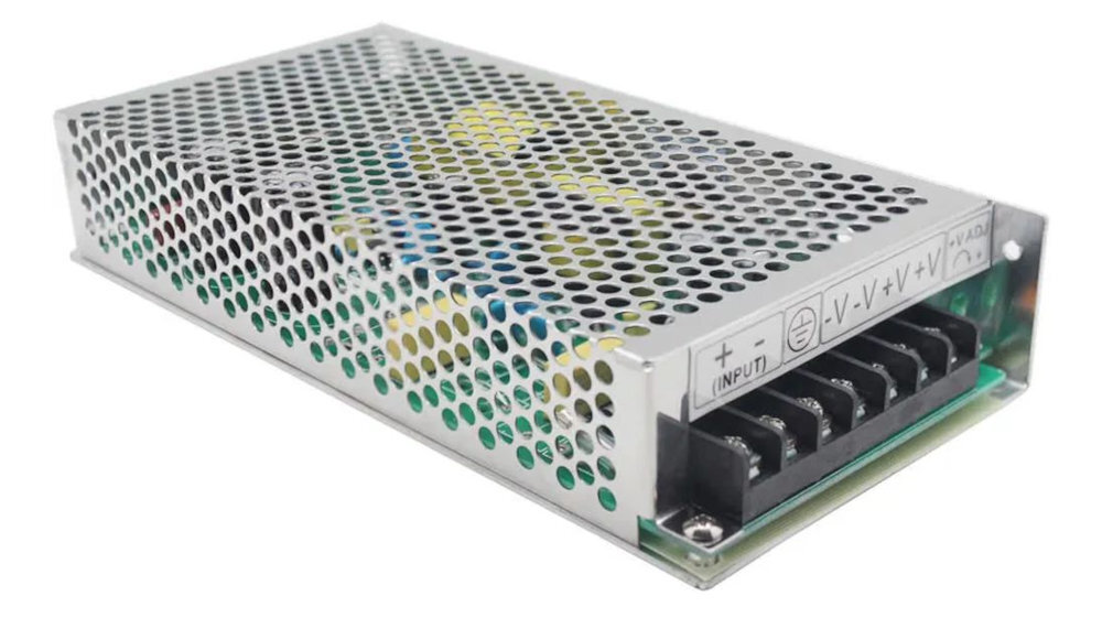 Przetwornica EXTRALINK DC/DC 24 V - 12 V 50 W Przetwornica napięcia 24 V na 12 V DC współpracy ze źródłami 24 V DC urządzeniami o mocy do 50 W zasilacz impulsowy elektroniki, systemów automatyki czy urządzeń telekomunikacyjnych napięcia 12 V - przetwornica pod kątem na białym tle