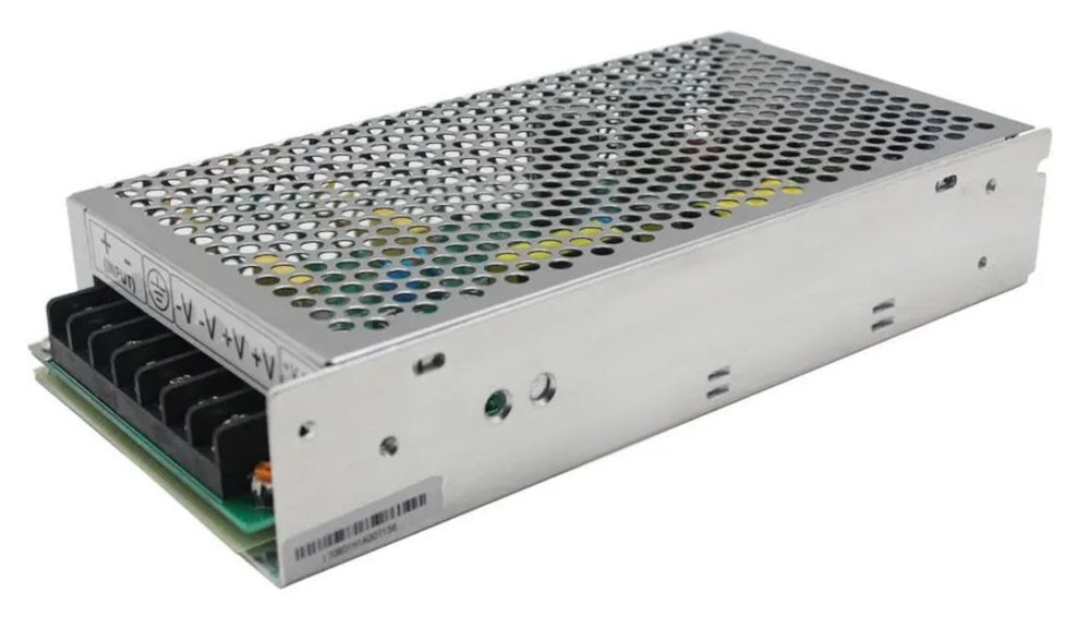 Przetwornica EXTRALINK DC/DC 24 V - 48 V 100 W samoregenerujące się zabezpieczenie zwarciowe automatycznie odłącza wyjście przy wykryciu zwarcia Układ ograniczania mocy zabezpieczenie podnapięciowe napięcia wyjściowego - przetwornica od boku na białym tle
