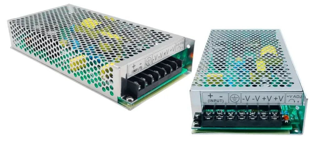 Przetwornica EXTRALINK DC/DC 24 V - 48 V 100 W filtr zakłóceń elektromagnetycznych i radiowych konwerter DC/DC systemy sterowania, monitoring czy infrastruktura IT. Stabilne napięcie 48 V DC - przetwornica z dwóch perspektyw na białym tle