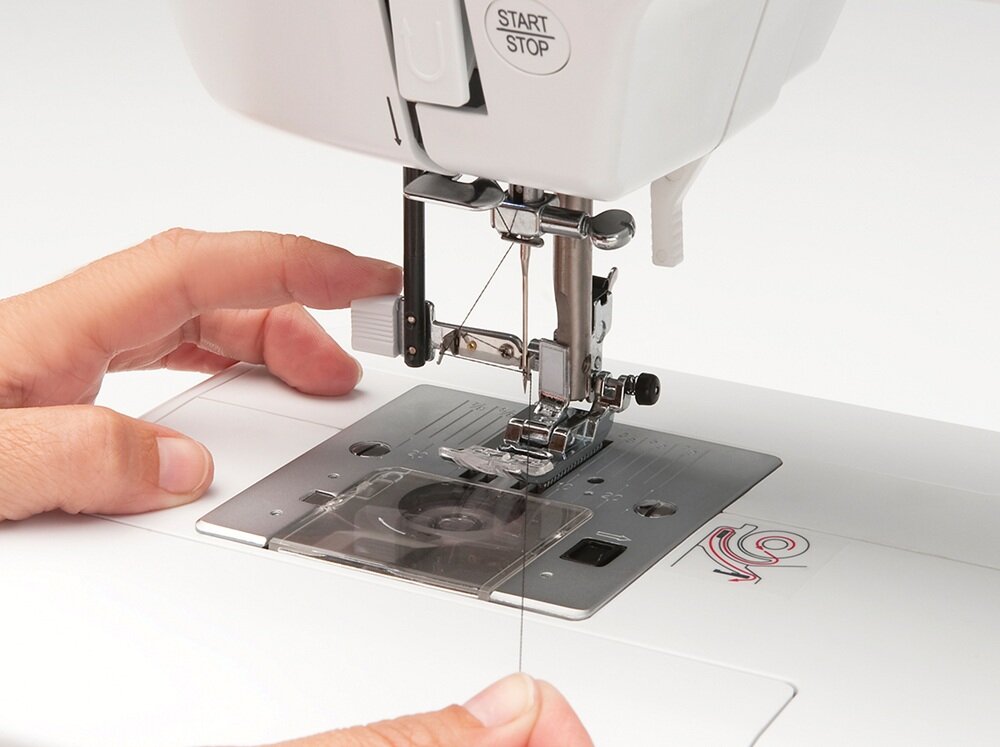 Maszyna do szycia VERITAS Amelia automatyczny nawlekacz, szybsze przygotowanie do pracy, prosta obsługa