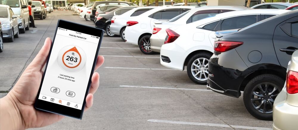 Wideorejestrator MIO Mivue 818 obiektyw rozdzielczość nagrywanie kąt zapis sensor czujnik montaż wymiary ładowanie zasilanie auto samochód rejestrowanie karta pamięć pojemność ładowarka obraz zdjęcia filmy aplikacja sterowanie