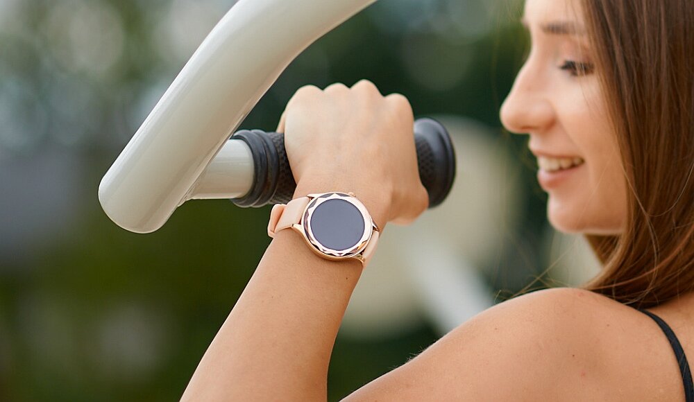 Smartwatch GARETT Women Elise ekran bateria pasek wykonanie odporność funkcje monitoring pomiar aplikacja łączność odbieranie dzwonienie