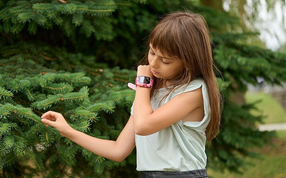 Smartwatch GARETT Kids Moro 4G ekran bateria pasek wykonanie odporność funkcje monitoring pomiar aplikacja łączność odbieranie dzwonienie