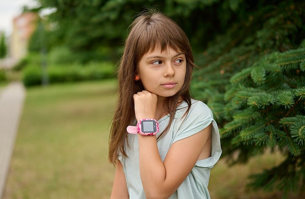 Smartwatch GARETT Kids Moro 4G ekran bateria pasek wykonanie odporność funkcje monitoring pomiar aplikacja łączność odbieranie dzwonienie