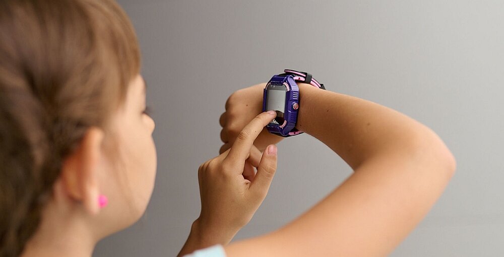Smartwatch GARETT Kids Neon 4G ekran bateria pasek wykonanie odporność funkcje monitoring pomiar aplikacja łączność odbieranie dzwonienie