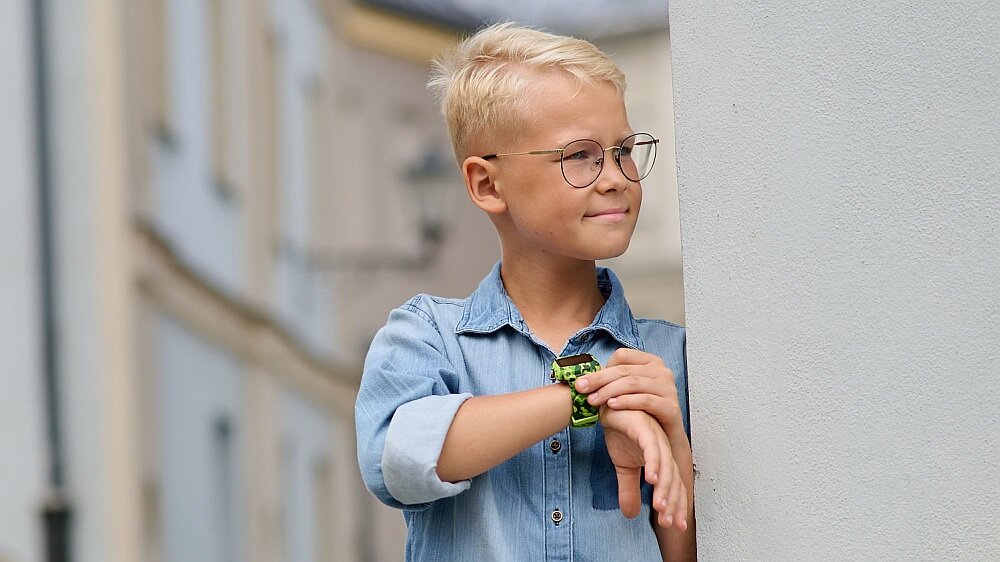 Smartwatch GARETT Kids Moro 4G ekran bateria pasek wykonanie odporność funkcje monitoring pomiar aplikacja łączność odbieranie dzwonienie