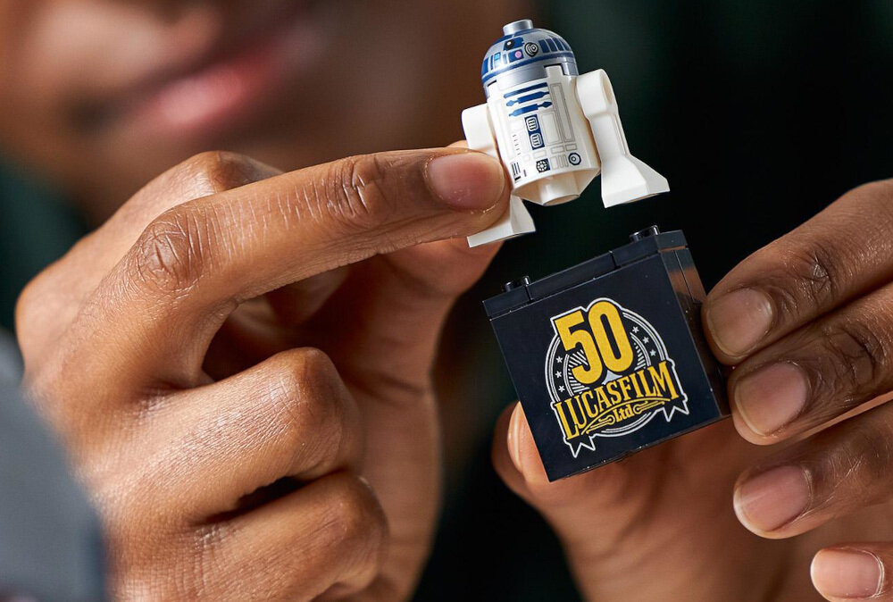 LEGO Star Wars R2-D2 75308 dla osób dorosłych powyżej 18 roku życia dla każdego fana kultowego Star Wars