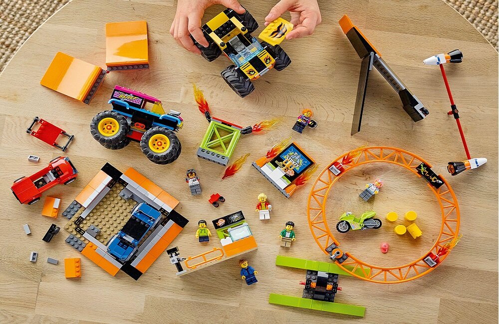 LEGO City Arena pokazów kaskaderskich 60295 Zabawa w budowanie dla dzieci w wieku od 6 lat