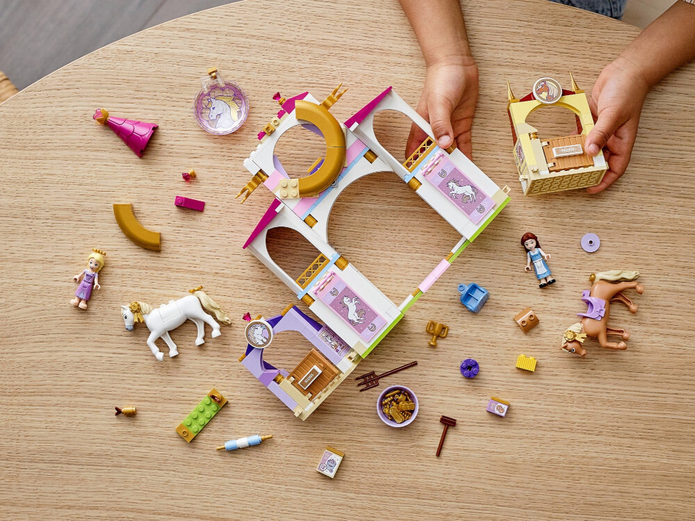 LEGO Disney Królewskie stajnie Belli i Roszpunki 43195 sprzyja koncentracji wspiera kreatywne myślenie koordynację wzrokowo-ruchową rozwija zdolności manualne