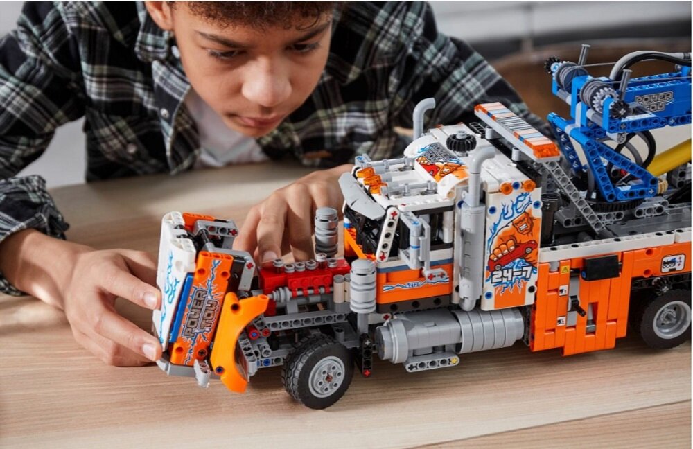 LEGO Technic Ciężki Samochód Pomocy Drogowej 42128 Imponujące funkcje