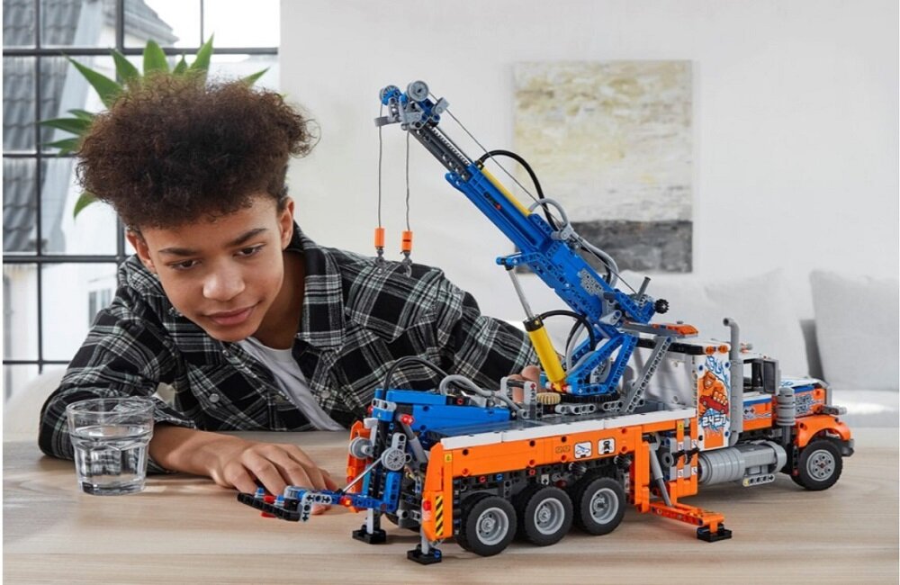LEGO Technic Ciężki Samochód Pomocy Drogowej 42128 Wierna replika prawdziwego samochodu pomocy drogowej