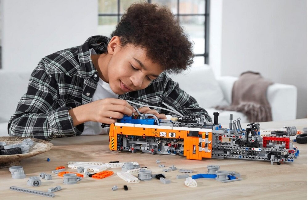 LEGO Technic Ciężki Samochód Pomocy Drogowej 42128 dla dzieci od 11 roku życia