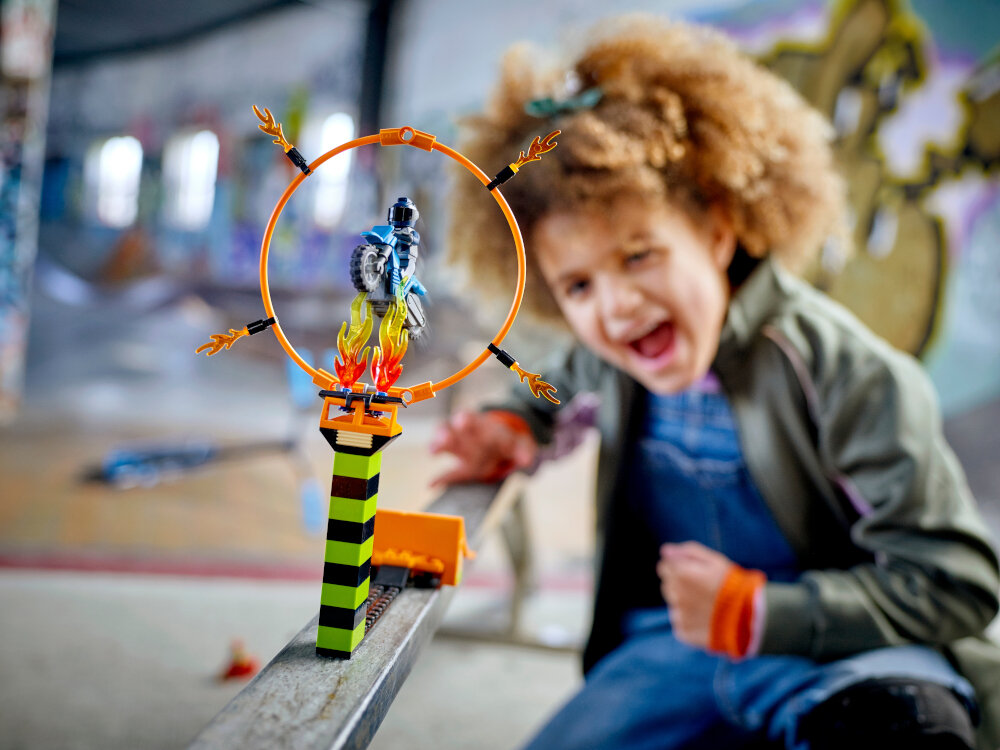 Klocki LEGO Konkurs kaskaderski 60299 klocki LEGO perfekcyjne dopasowanie można je rozłączyć i połączyć znane od 1958 roku