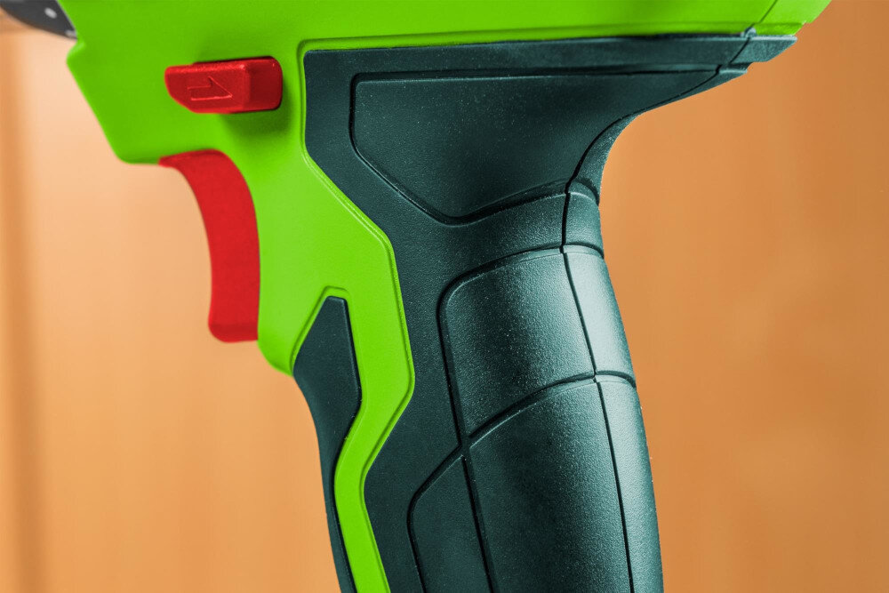 Wiertarko-wkrętarka VERTO 50G293 + Latarka z odpornego na uszkodzenia wysokoudarowego tworzywa ergonomiczny uchwyt dla prawo i leworęcznch antypoślizgowa nakładka udoskonalona konstrukcja uchwyt lepsza kontrola panowanie maksymalny komfort pracy