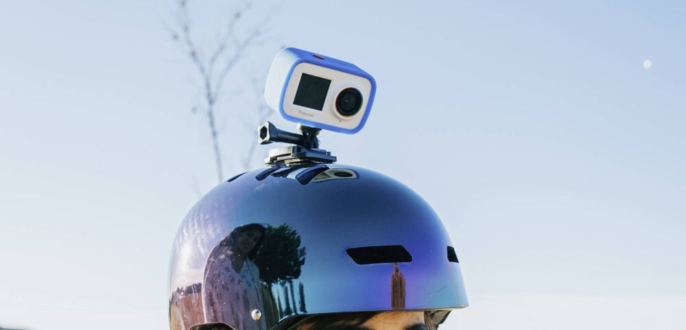 Kamera sportowa POLAROID iD922 sport montaż nagrywanie stabilizacja montaż edycja filtry ostrość śledzenie tryby bateria akumulator zasilanie ładowanie rozdzielczość filmy obudowa odporność wielkość łączność sterowanie