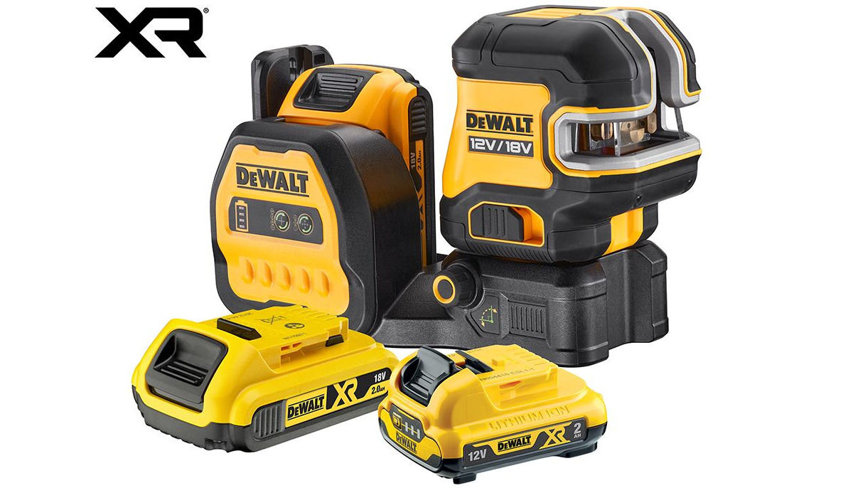Laser DEWALT DCE089D1G18, akumulatory, seria, baterie, elastyczność, na białym tle akumulatory serii XR frontem prawo skos