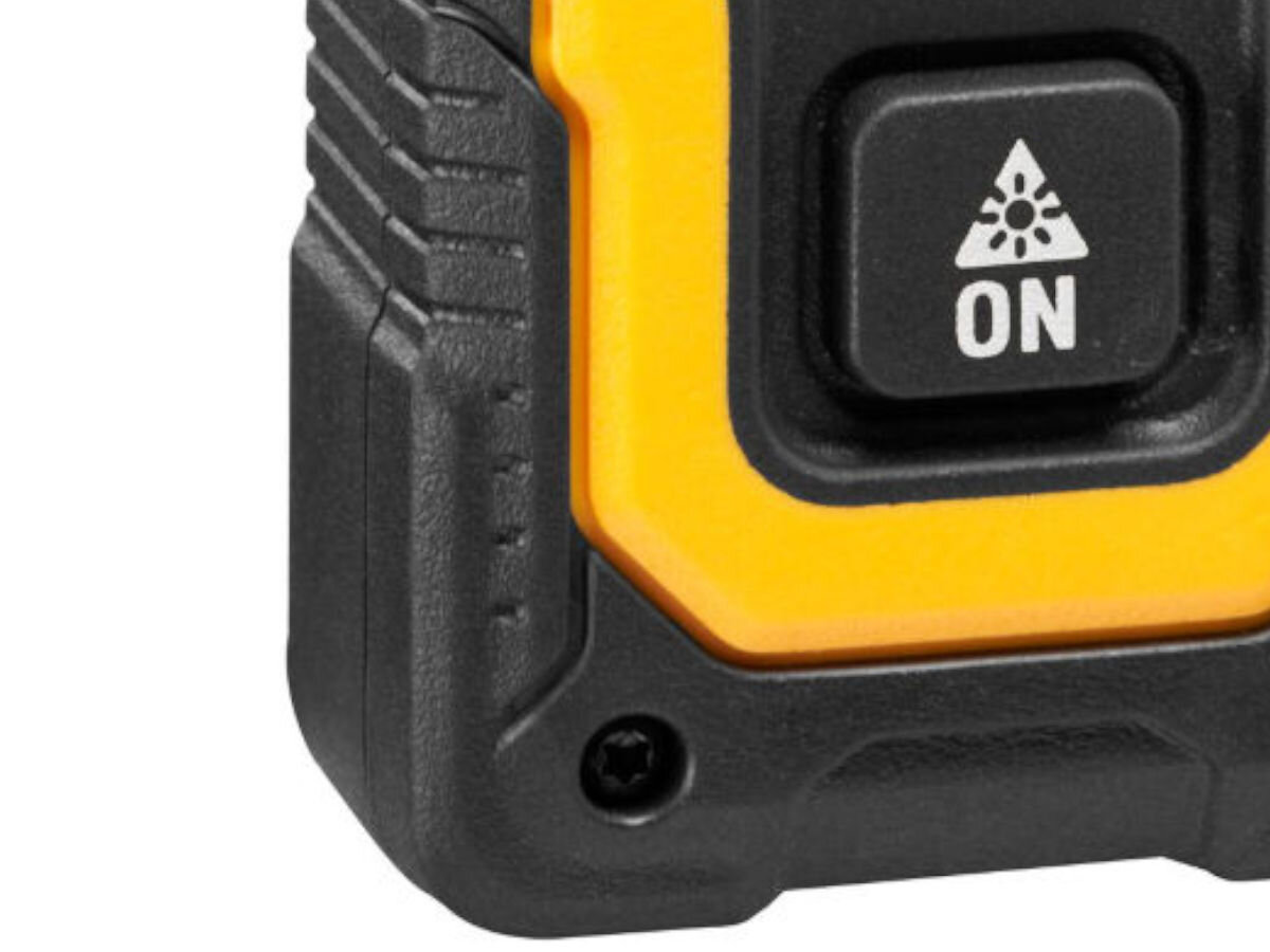 Dalmierz laserowy DEWALT DW055PL 16m, elastyczna, poślizgiem, obudowa, odporność, na białym tle zbliżenie na obudowę dalmierza
