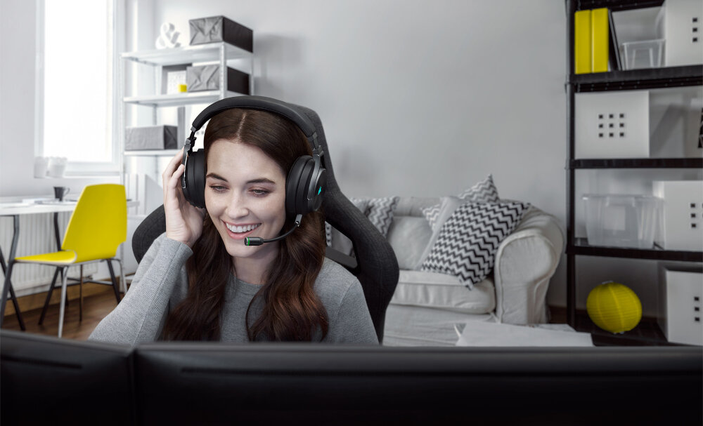 Słuchawki CORSAIR Virtuoso RGB Wireless XT mikrofon komunikacja wysoka dokladnosc i czystosc rejestrowanych komunikatow
